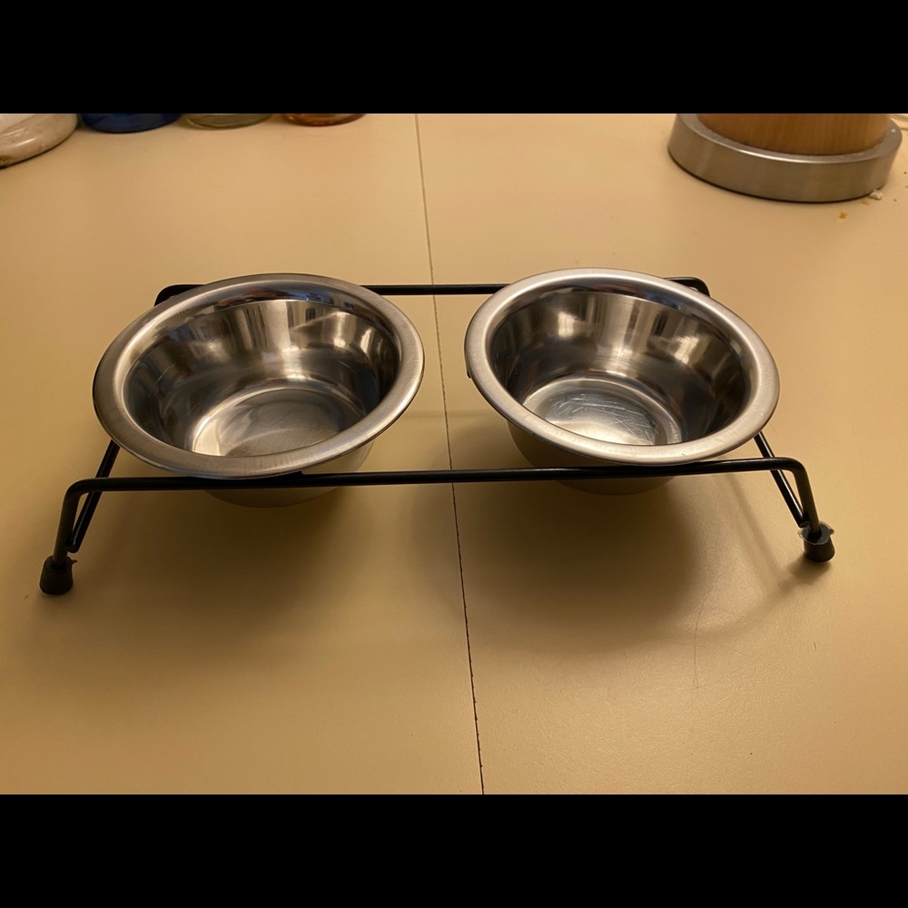 Pet food bowls
